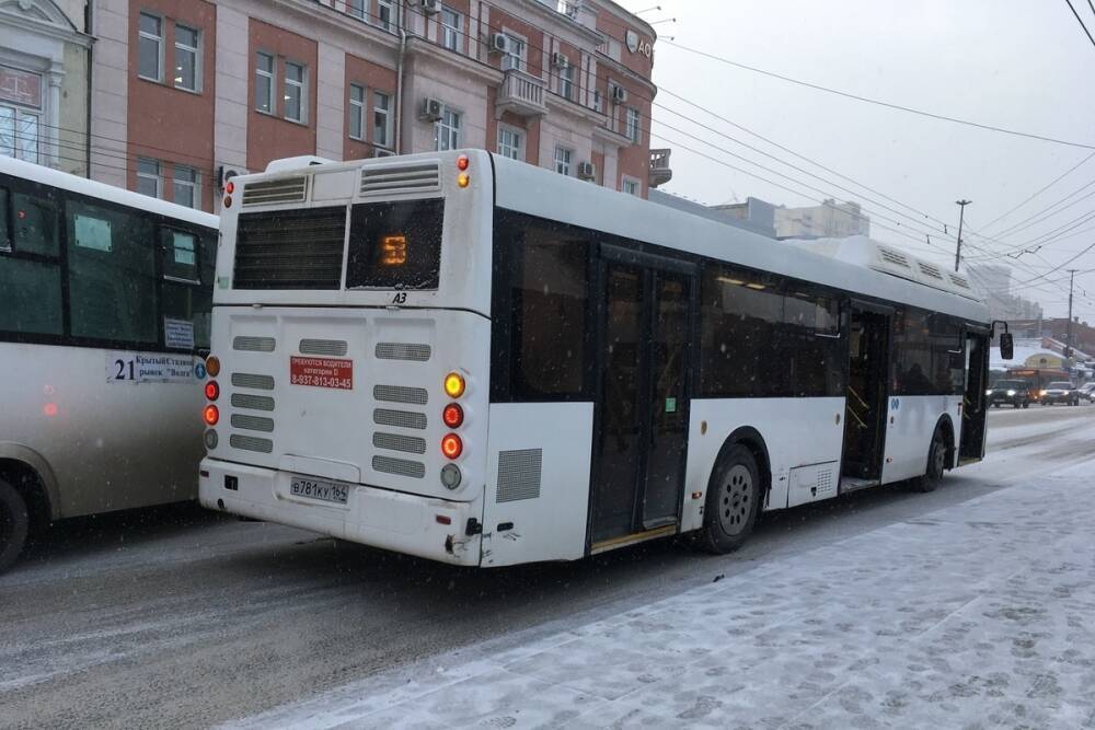 Во всех автобусах Саратова перестала работать оплата банковской картой за проезд