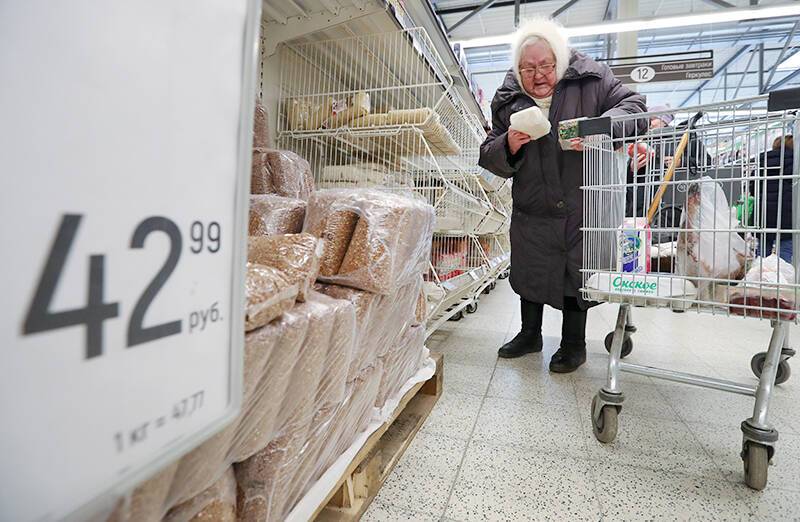 Мишустин назвал непростой ситуацию с ценами на продукты в России