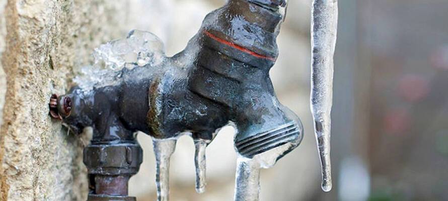 Коммунальщики в Петрозаводске отказались бесплатно размораживать водопроводы в домах