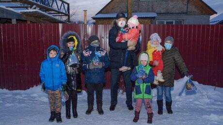 Вадим Супиков поздравил ребят из многодетных семей с Новым годом