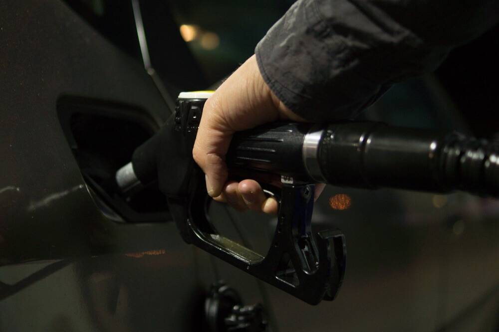 Минэкономики «под елочку» снизило цены на бензин и дизтопливо