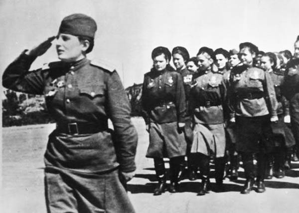 На Украине женщин до 60 лет обязали пройти медкомиссию и стать на военный учет