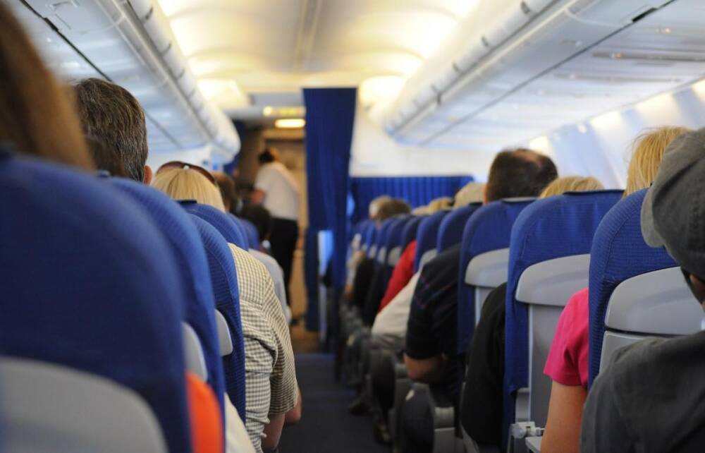 В Тверской области наказали пассажира, находившегося без маски в самолете в Омске