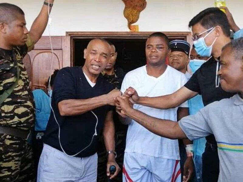«Моя очередь умирать не пришла»: 57-летний министр полиции Мадагаскара выжил в авиакатастрофе и 12 часов плыл к берегу