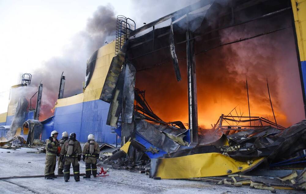Сумма ущерба от пожара в гипермакрете "Лента" в Томске составила не менее 2 млрд рублей