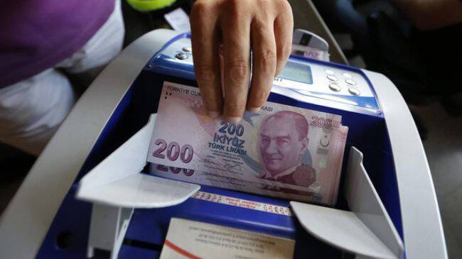 Турецкая лира укрепилась на 10% после рекордного падения