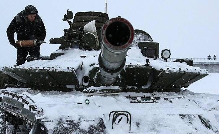 Bloomberg (США): Россия продолжает наращивать войска у границы Украины, хотя США предлагают переговоры