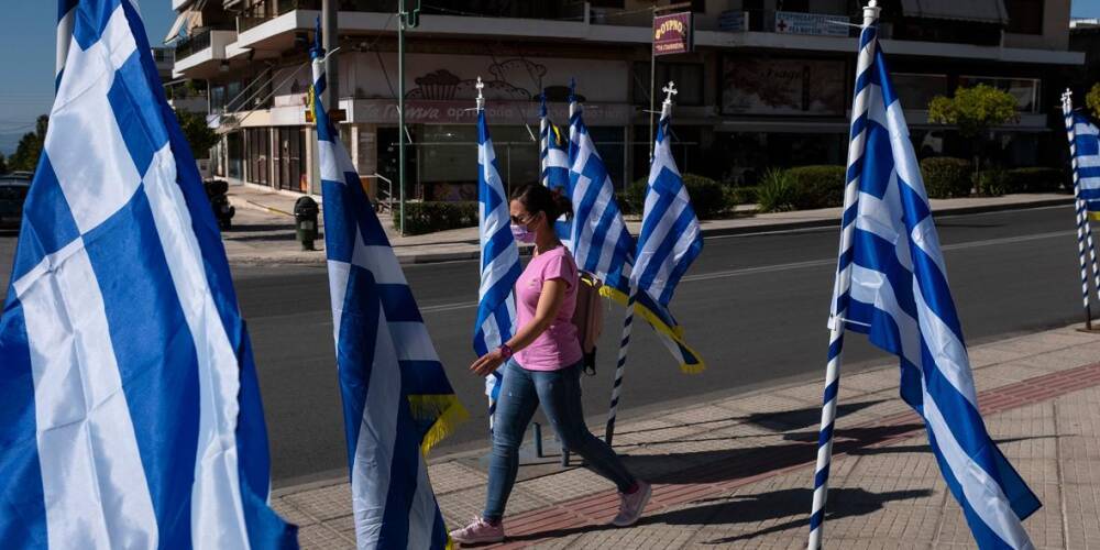 Греция возвращает масочный режим на улицах и отменяет массовые гулянья на праздниках