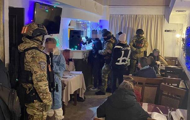 В Киеве задержали мошенников, "работавших" на свиданиях