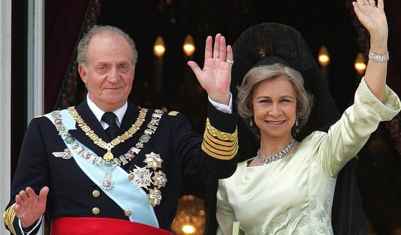 Король Хуан Карлос рвется домой: испанцы не простили ему измену королеве и коррупцию