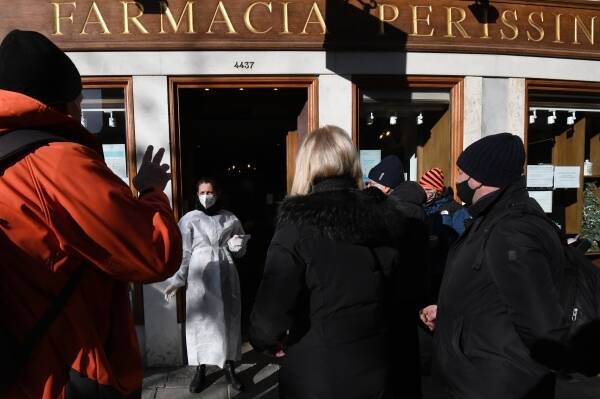 Италия вводит обязательное ношение масок на улице в связи с коронавирусом