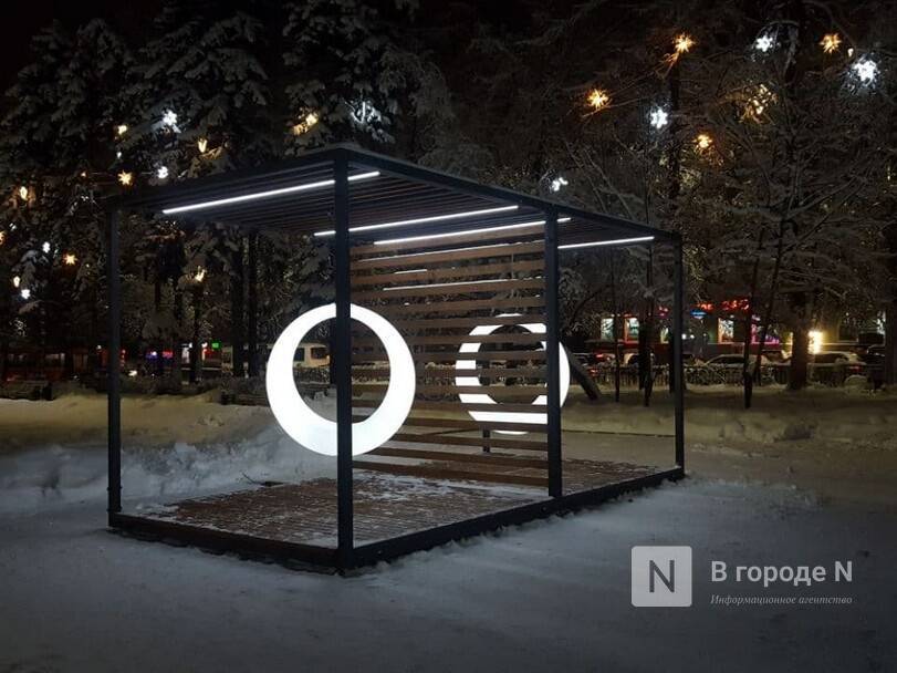 Светящиеся качели установили на площади Горького
