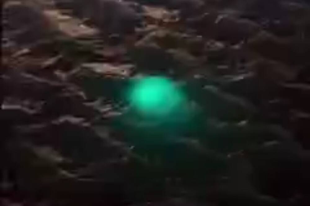 В центре Сочи очевидцы зафиксировали зелёное свечение в реке