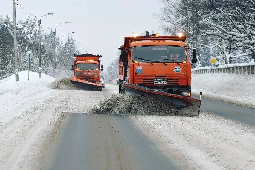 20 тысяч километров дорог в Ленобласти расчистили от снега и наледи за сутки
