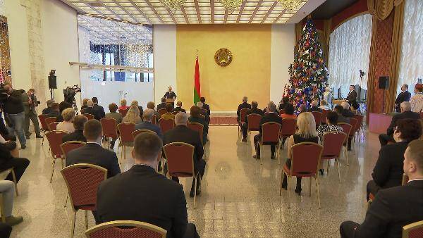Премьер-министр Роман Головченко вручил государственные награды