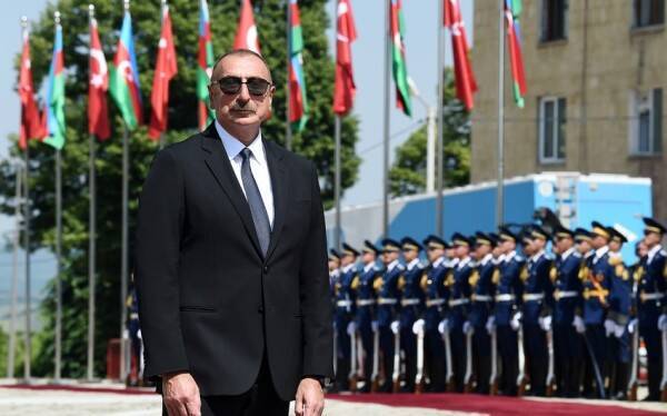 Рейтинг на юбилей: Азербайджан полностью доверился Алиеву
