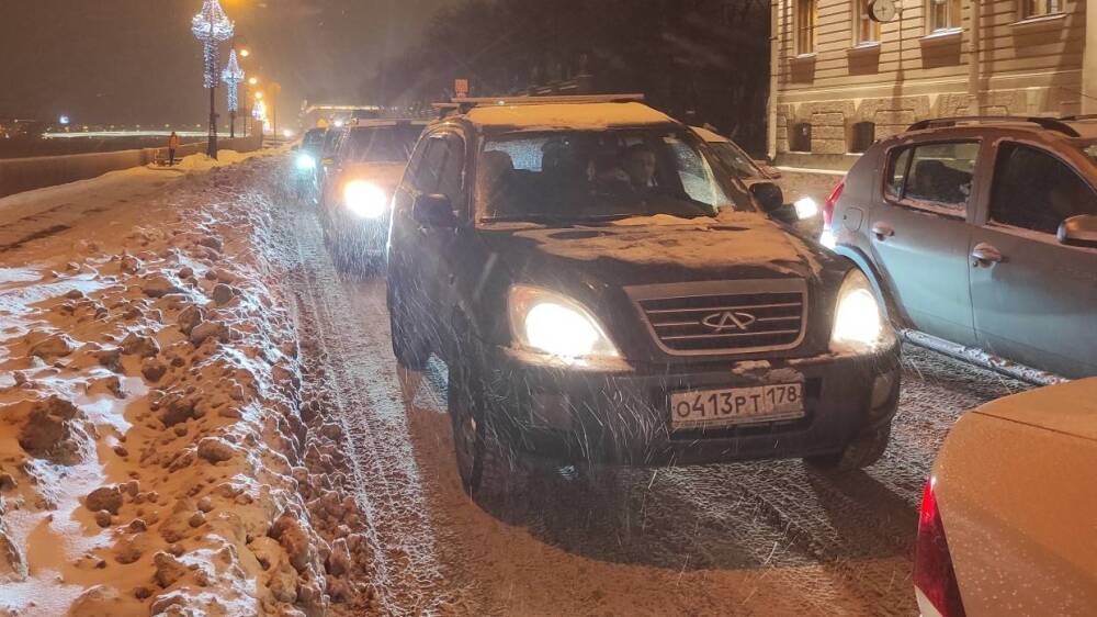 Десятибалльные пробки сковали Петербург в вечерний час пик