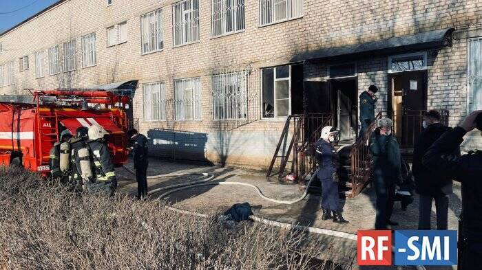 Два человека погибли при пожаре в коронавирусной больнице в Астрахани