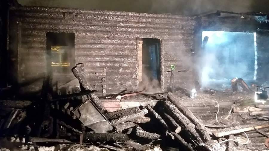 Двое детей погибли при пожаре в жилом доме под Вологдой