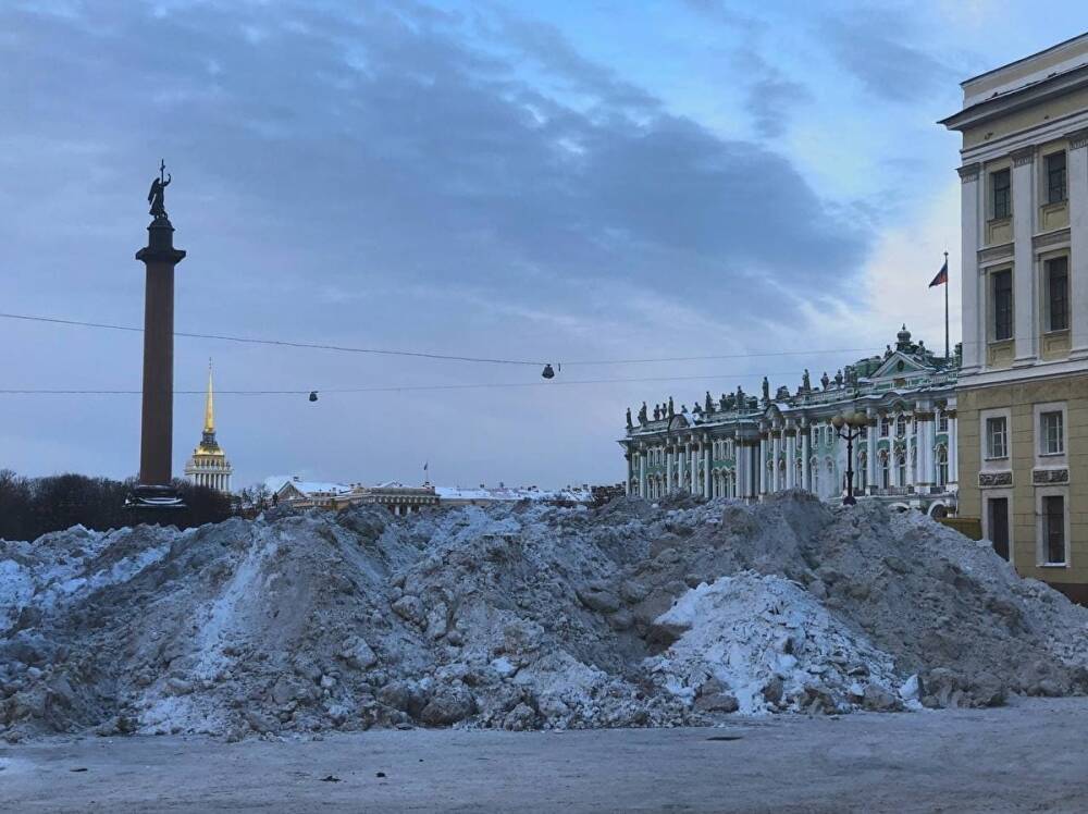 В Петербурге плохую уборку снега объяснили расположением города