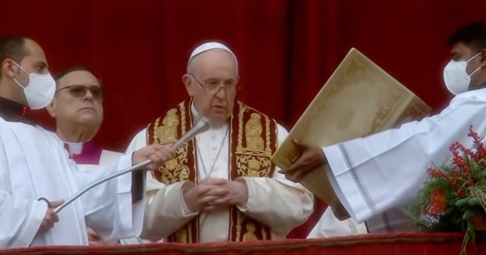 Папа Римский помолился за Украину во время речи в честь Рождества (видео)
