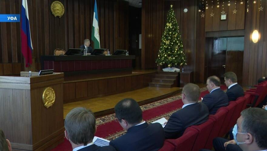 Радий Хабиров призвал сохранить в 2022 году динамику роста экономики в республике