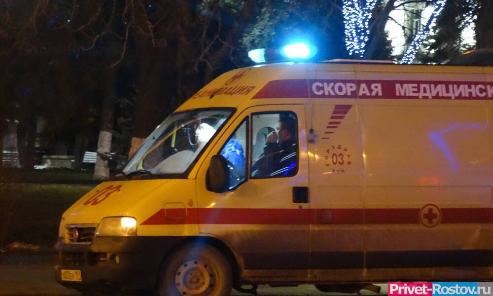 На трассе М-4 «Дон» в Ростовской области водитель грузовика протаранил отбойник