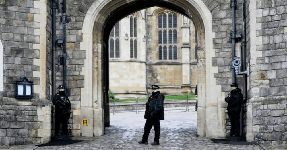 В Британии арестовали вооруженного мужчину в замке, где празднует Рождество Елизавета II
