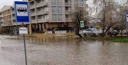 В оккупированном Крыму талые воды затопили несколько улиц Евпатории. ФОТО