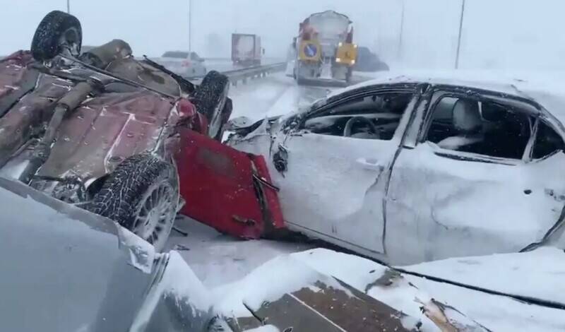 Более 30 автомобилей столкнулись в массовом ДТП на трассе Уфа — Оренбург