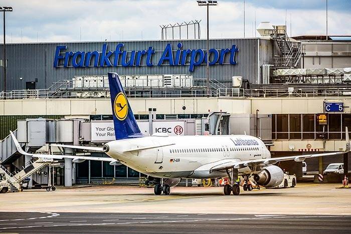 Из-за варианта «Омикрон» Lufthansa отменяет каждый 10-й рейс