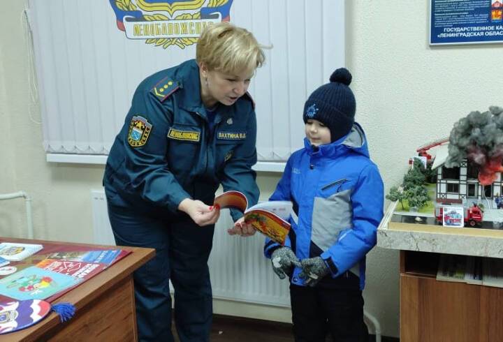 Акция «Огненные мечты» от Леноблпожспаса продолжает осуществлять детские желания