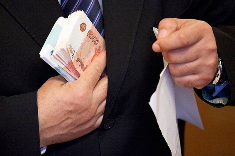 С экс-главы поселка в Хабаровском крае взыскали 555 тысяч рублей