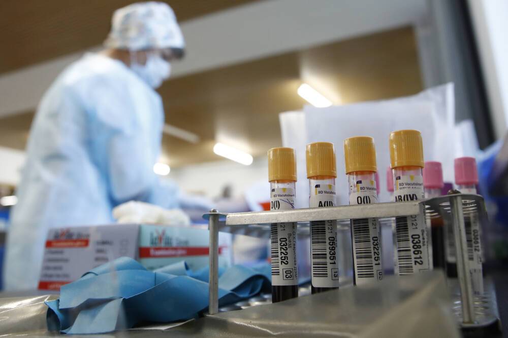 В Москве препарат на основе антител получили 1 200 пациентов с коронавирусом