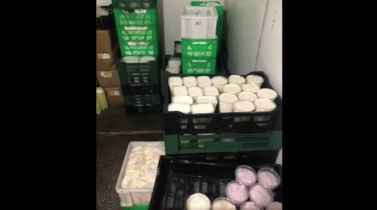 Более 500 кг поддельной «молочки» нашли в гараже в Сертолово