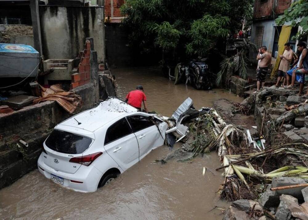 Из-за наводнения в Бразилии погибли по меньшей мере 18 человек