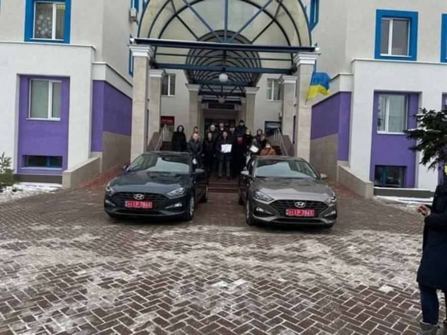 В Киеве за деньги врачей купили два автомобиля для чиновников