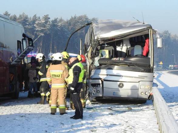 В Польше попал в аварию автобус со школьной экскурсией, есть пострадавшие