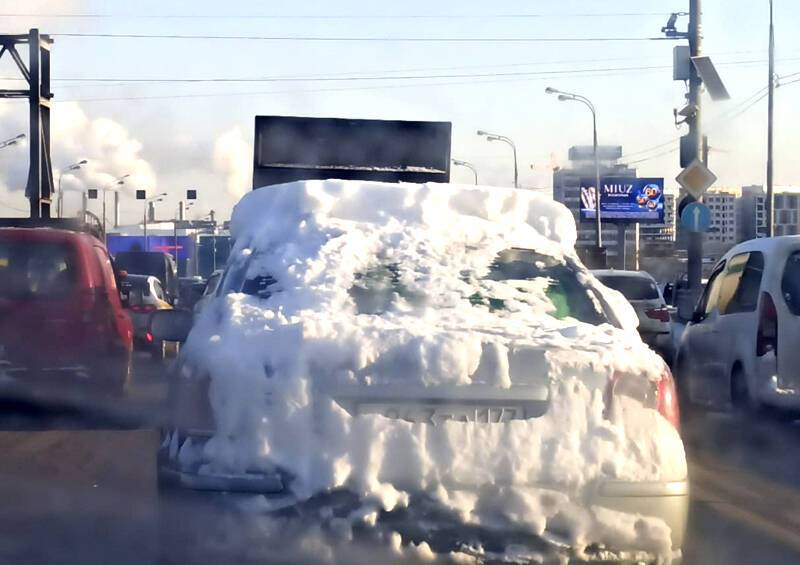 Юрист Кузецова рассказала, что грозит автовладельцам за неочищенный от снега транспорт