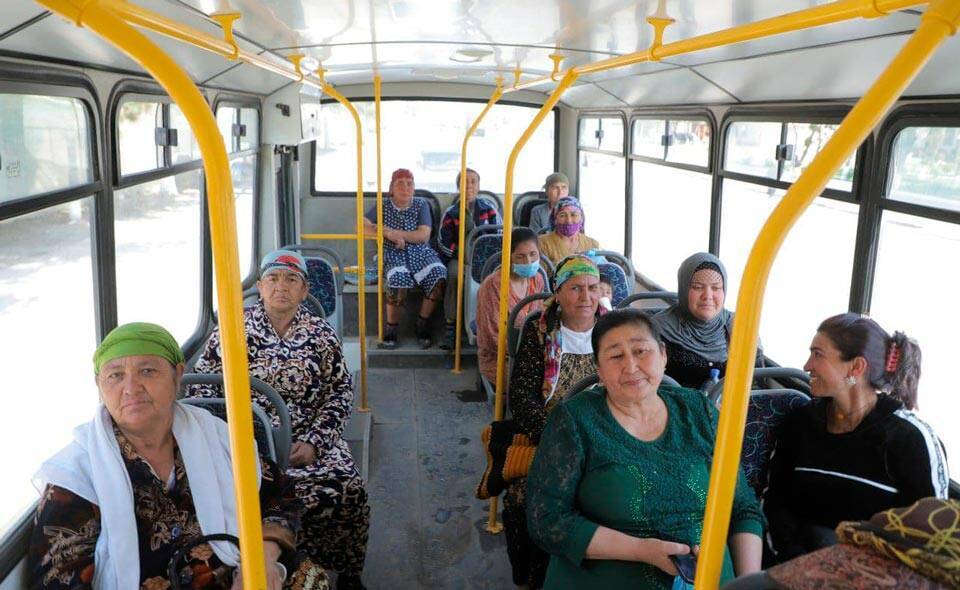 В "Тошшахартрансхизмат" заявили, что перевозка одного пассажира обходится в 3254 сума. При этом стоимость проезда – 1400 сумов