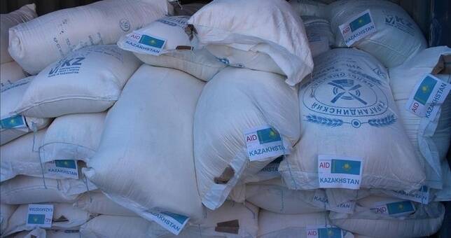 Казахстан направил в Афганистан 155 тонн продовольствия и медикаментов