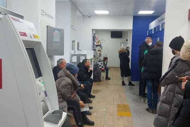 Новосибирские отделения «Почты России» будут работать на час дольше из-за очередей
