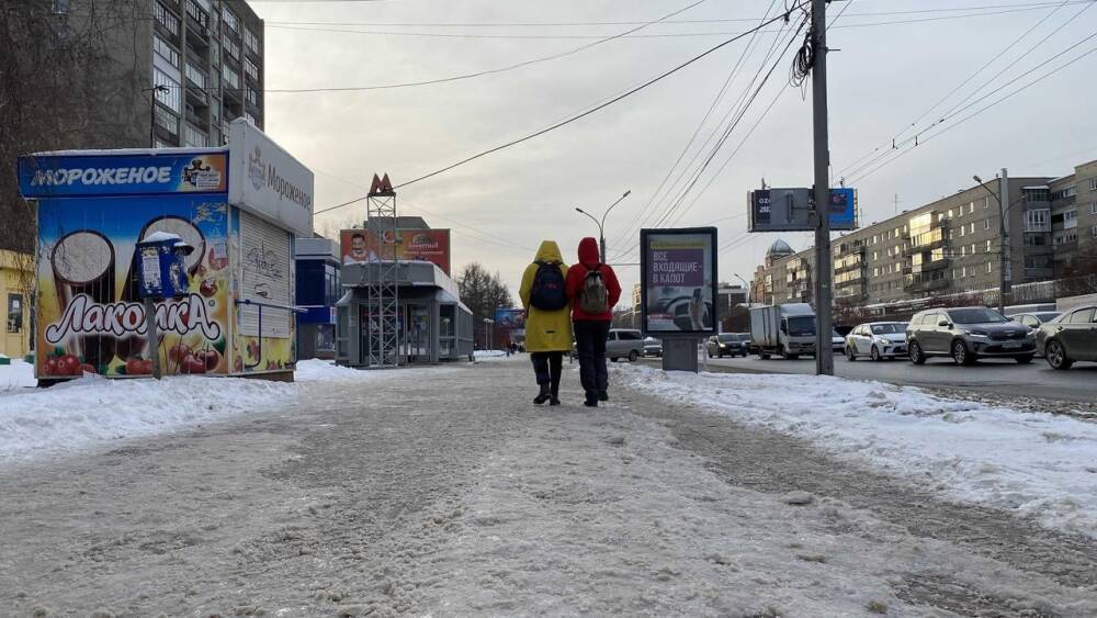 Мэр Новосибирска Локоть назвал тревожной ситуацию со снегом на тротуарах