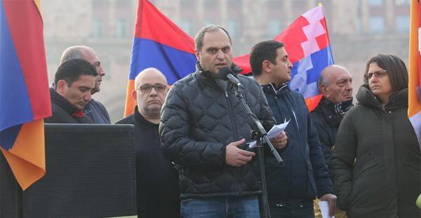 Армянские «освободители» потребовали отставки премьера и президента страны