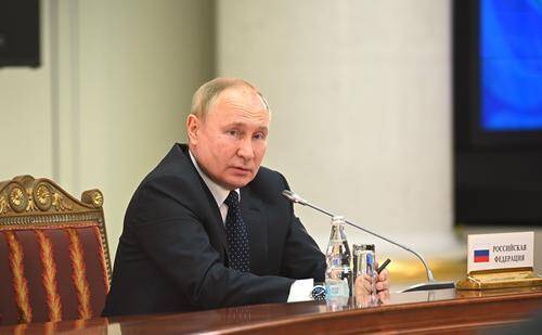 Путин внес в Госдуму закон с предложением изменить критерии получения гражданства России