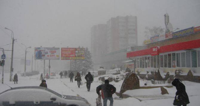 В Луганске сегодня сильный снег, сильный ветер, сильный гололед