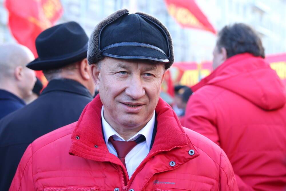 Суд оштрафовал депутата Рашкина и лишил водительских прав