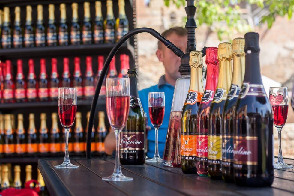 В Украине под видом игристых вин легально продают разбавленный свекольный спирт – исследование