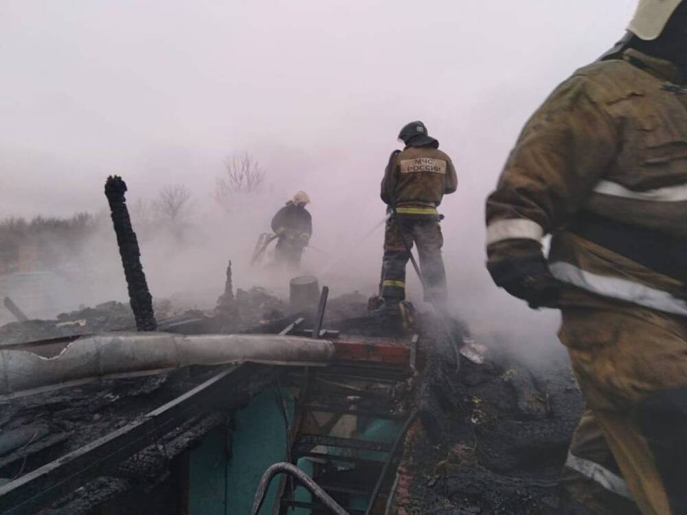 В Астраханской области за сутки потушили два пожара: в многоэтажке и жилом доме