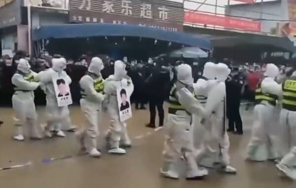 В Китае нарушителей антиковидных мер провели маршем по улицам
